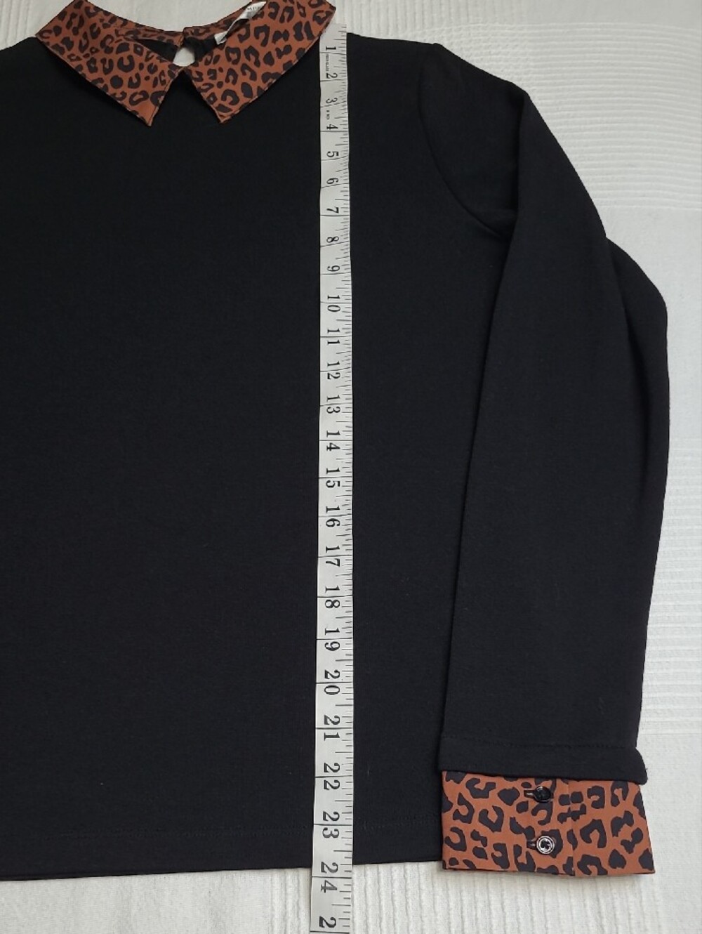 🍂 Simons Black Long Sleeve Top w/ Leopard Print Collar and Cuffs S fits M - Picture 8 of 11